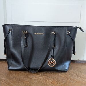 Michael Kors Voyager Medium Crossgrain Leather Tote Bag